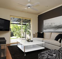 Feathers Serviced Townhouse - Yamba Accommodation