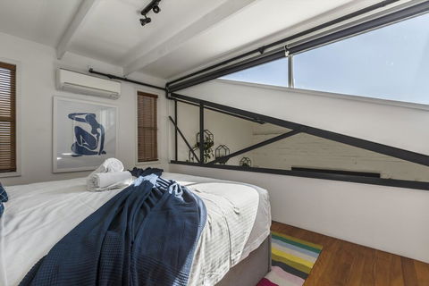Fitzroy Converted Warehouse Penthouse - Yamba Accommodation 3