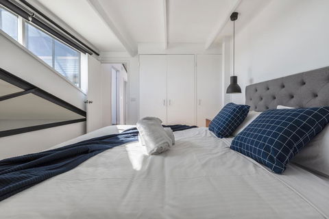 Fitzroy Converted Warehouse Penthouse - Yamba Accommodation 2