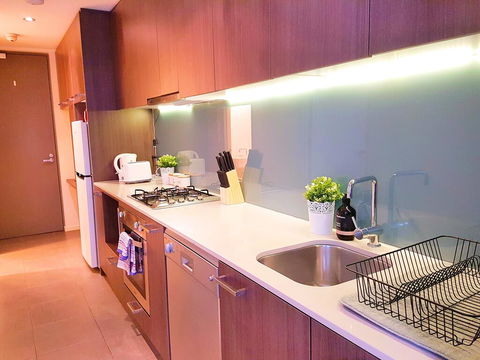 FITZROY FANTASTIC 1BR APT With FREE WINE, NETFLIX, WIFI, Close To TRAMS, COLES - Yamba Accommodation 2