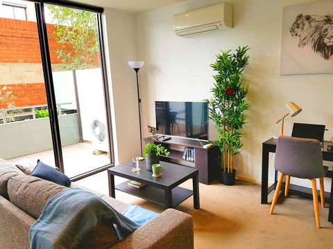 FITZROY FANTASTIC 1BR APT With FREE WINE, NETFLIX, WIFI, Close To TRAMS, COLES - Yamba Accommodation 0