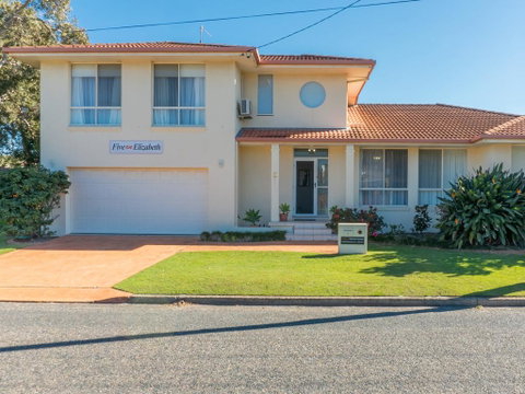Five On Elizabeth - Yamba Accommodation 0