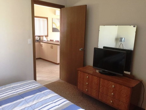 Flat 2, 42 McMillan Rd - Yamba Accommodation 1