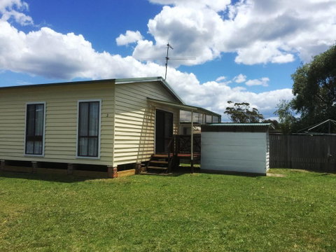 Flat 2, 42 McMillan Rd - Yamba Accommodation 0