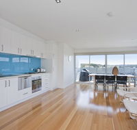 Four Kings Apartment - Deluxe 2br 3 - Yamba Accommodation