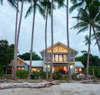Frangipani Beach House - Newell Beach - Yamba Accommodation