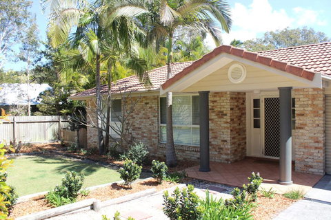 FRANGIPANI BEACH HOUSE - PET FRIENDLY 22 Belbourie Cres Boomerang Beach - Yamba Accommodation 0