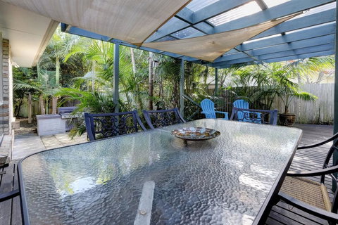 FRANGIPANI BEACH HOUSE - PET FRIENDLY 22 Belbourie Cres Boomerang Beach - Yamba Accommodation 2
