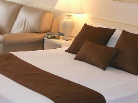Frankston International - Yamba Accommodation 3