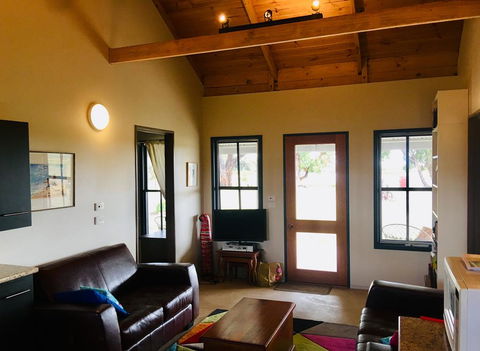 French Island Cottage - Yamba Accommodation 3