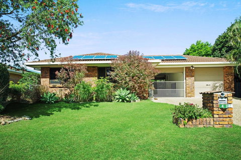 Freshly Revovated Dog Friendly House Walking Distance To Waterfront! - Yamba Accommodation 0