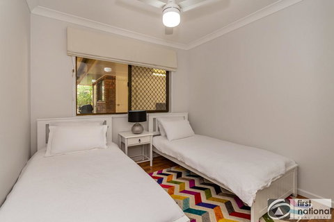 Freshly Revovated Dog Friendly House Walking Distance To Waterfront! - Yamba Accommodation 3