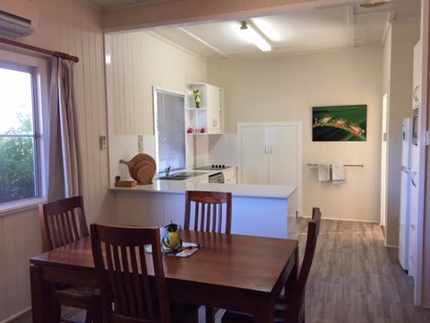 FROGGIES HOLIDAY HOUSE - Yamba Accommodation 3