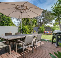 Front Beach Shack - renovated house in a quiet location - Yamba Accommodation