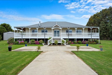 GALBRAITH BEACH STUDIO 2 - Yamba Accommodation 1