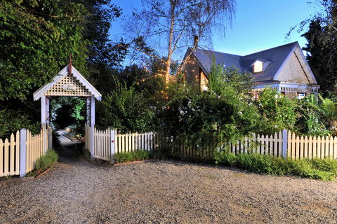 Gembrook Cottages - Yamba Accommodation 0