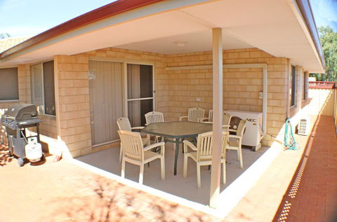 Geraldton Luxury Vacation Home - Yamba Accommodation 1