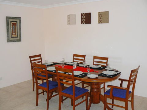 Geraldton Luxury Vacation Home - Yamba Accommodation 3