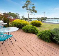 Getaway - waterfront island living - Yamba Accommodation