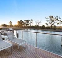 Gippsland Lakehouse A - Canal frontage - Yamba Accommodation