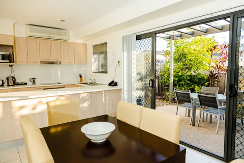 Gladstone Heights Executive Apartments - Yamba Accommodation 2