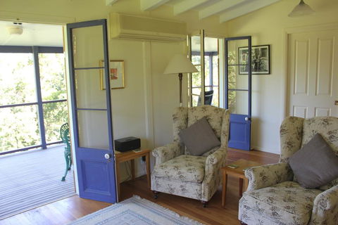Glocca Morra Cottage - Yamba Accommodation 1