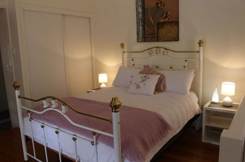 Granite Gardens Cottages & Lake Retreat - Yamba Accommodation 1