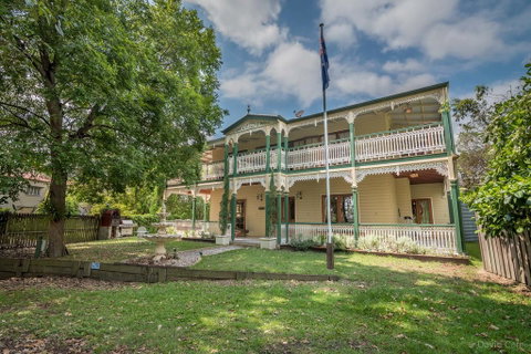 Grove Manor - Yamba Accommodation 0