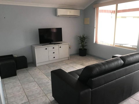 Guesthouse On Dolphin - Yamba Accommodation 0