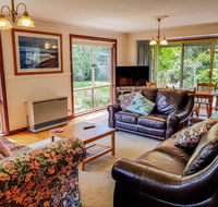 GUMS  ROSES - Family home in the heart of town. - Yamba Accommodation
