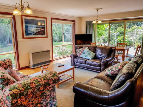 GUMS & ROSES - Family Home In The Heart Of Town. - Yamba Accommodation 0