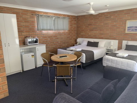 Gunsynd Motor Inn - Yamba Accommodation 0