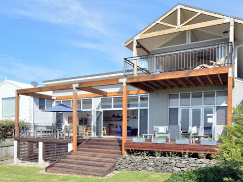 Hamptons Escape - Yamba Accommodation 1