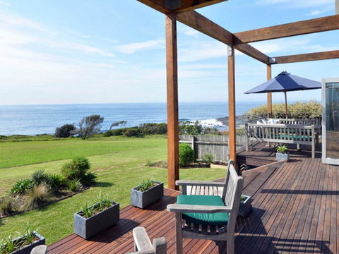Hamptons Escape - Yamba Accommodation 3