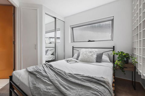 Heart Of Sandringham Apartment By Ready Set Host - Yamba Accommodation 0