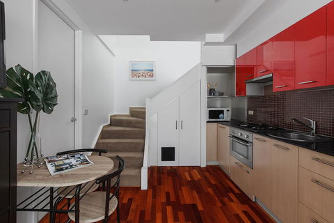 Heart Of Sandringham Apartment By Ready Set Host - Yamba Accommodation 2