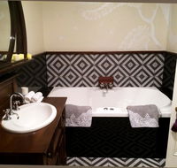 Henrietta's Country House - Yamba Accommodation