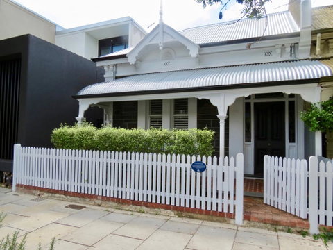 Heritage Luxury 3BR Cottage On Halifax - Yamba Accommodation 0
