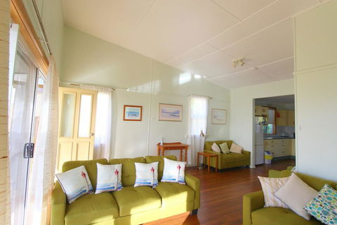 Hi View, 18 Dulconghi Street - Yamba Accommodation 3