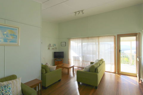Hi View, 18 Dulconghi Street - Yamba Accommodation 2