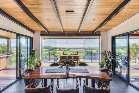 Hilltop Hideaway Luxury Style - Yamba Accommodation 1