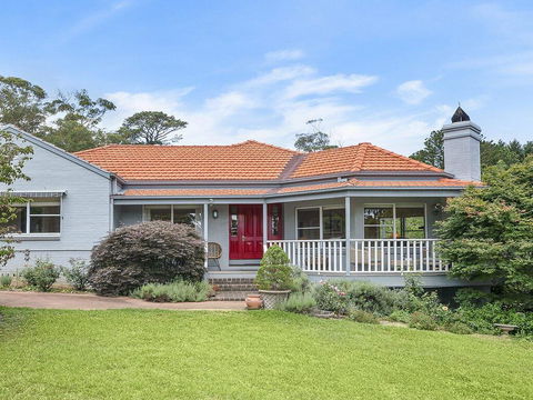 Hillview Cottage - Classic Country Comfort And Charm - Yamba Accommodation 0