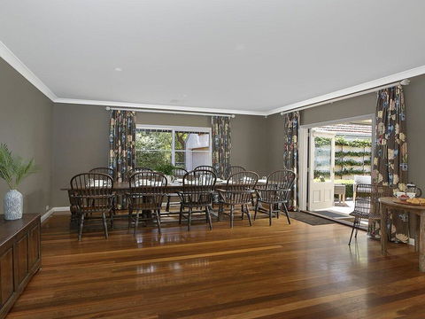 Hillview Cottage - Classic Country Comfort And Charm - Yamba Accommodation 3