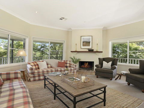 Hillview Cottage - Classic Country Comfort And Charm - Yamba Accommodation 1