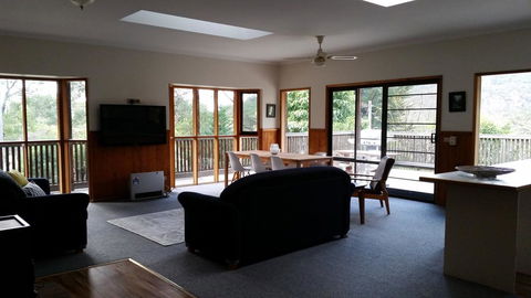 Hiview Holiday Home - Yamba Accommodation 1