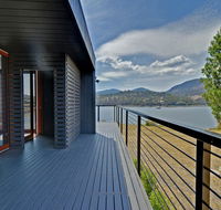 Hobart Waterfront Luxury Retreat - Yamba Accommodation