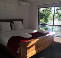 Holly House BnB - Yamba Accommodation