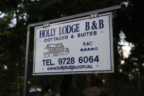 Holly Lodge - Yamba Accommodation 1