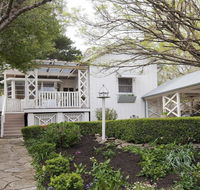 Hollyoak Cottage - delightful ducks and doileys - Yamba Accommodation
