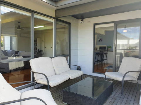 Homely Getaways In Surf Beach - Pet Friendly - Yamba Accommodation 1